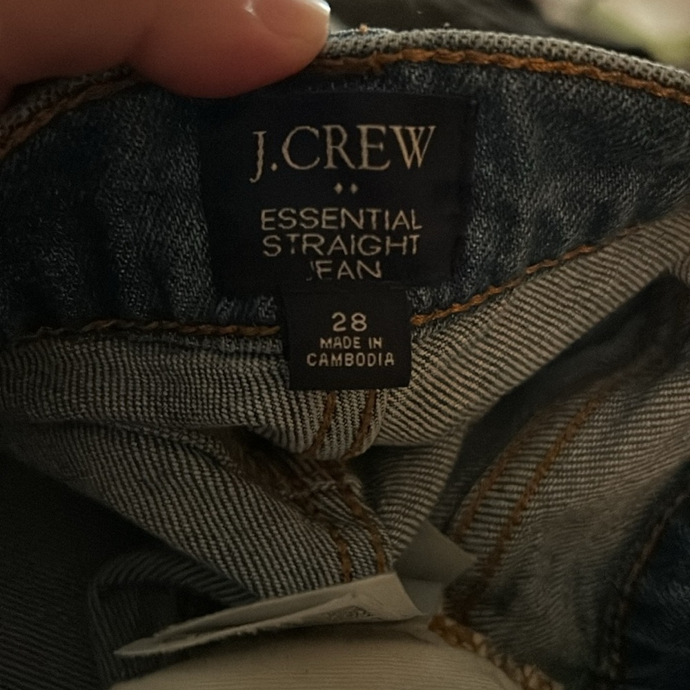 J. Crew Essential Straight Denim Jean 28
#BJ823 Meadow Blue Medium Wash
Jeans - Picture 5 of 5